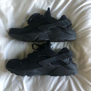 black nike huarache shoes